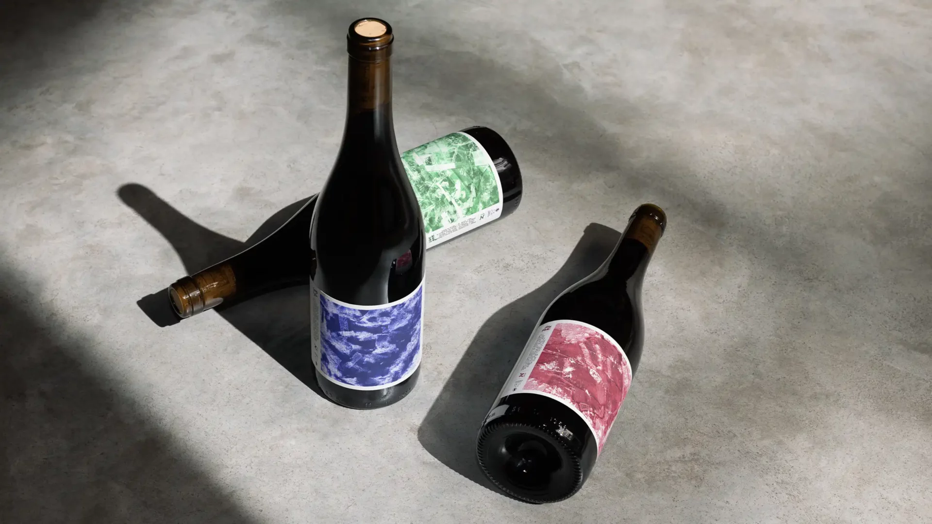 Three bottles of Zinneke Wine laying on the floor